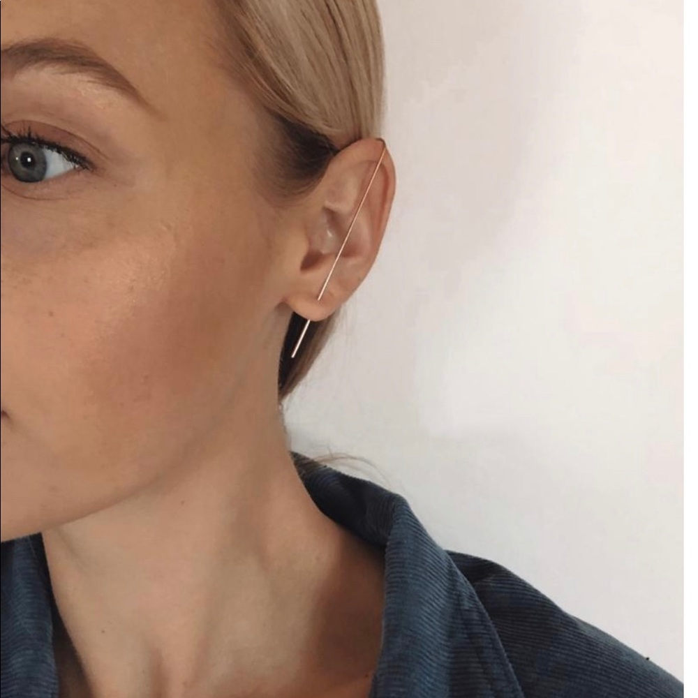 Beautiful on trend minimalist ear pin/cuff spear